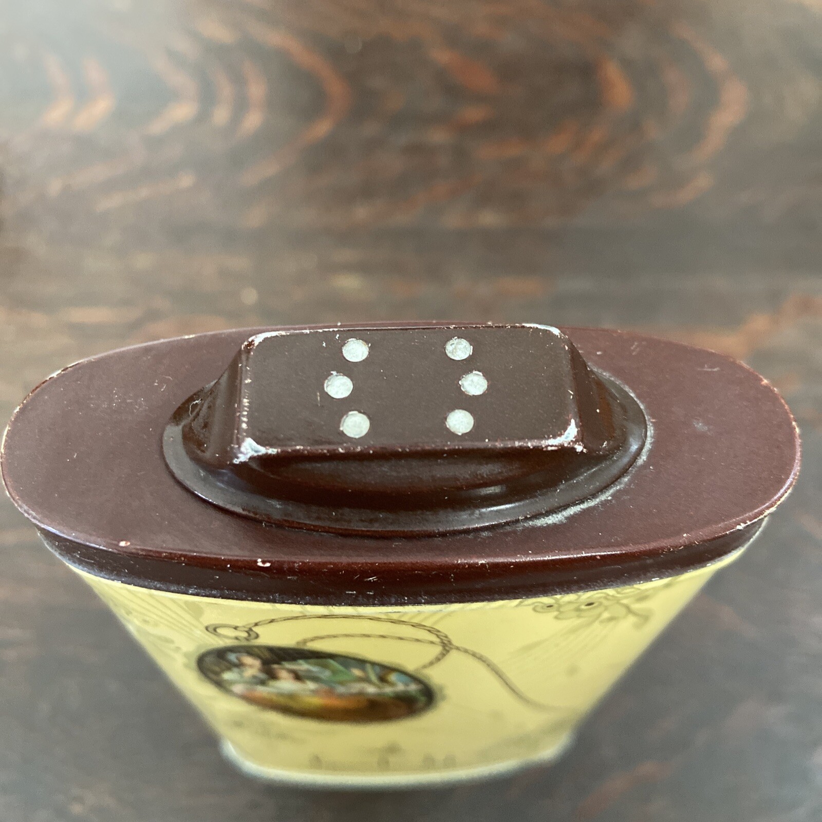 VINTAGE LAVENDER TALC TIN LANGLOIS BOSTON TIN 3 1/8 OZ. EB43