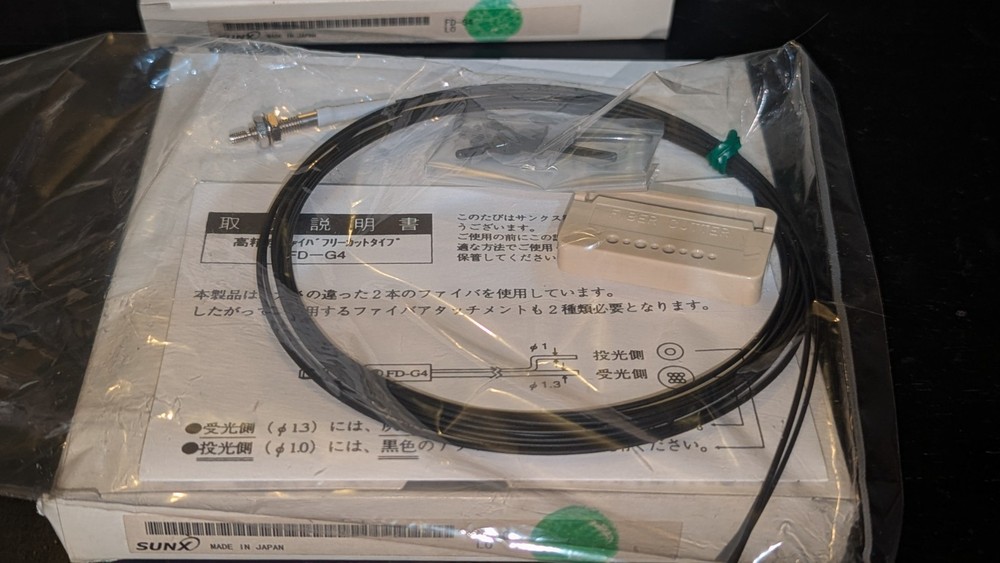 (1) New Panasonic SUNX FD-G4 Fiber Optic Sensor