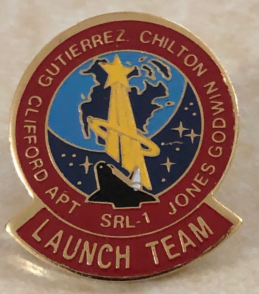 STS-59 SPACE SHUTTLE ENDEAVOUR LAUNCH TEAM PINBACK