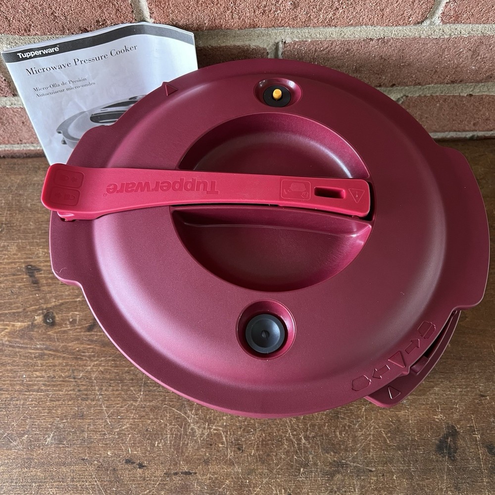 NEW 3L/3 Quart Tupperware Microwave Pressure Cooker w/ Instructions