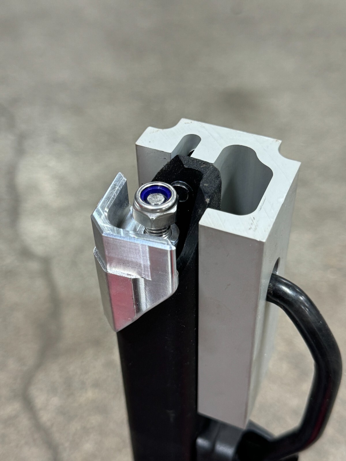 THULE HELIUM PLATFORM XT Locking Wedge Repair Kit for 1.25" and 2.0" reciever