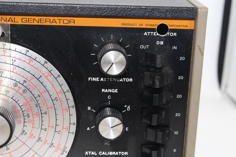 B&K Precision Solid State Model E-200D RF Signal Generator Parts Only Untested