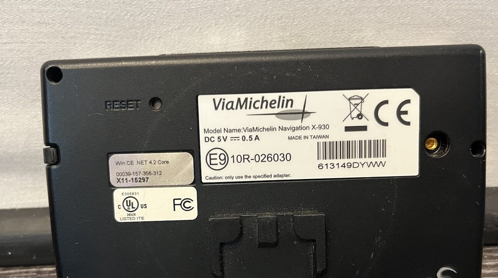 ViaMichelin Navigation X-930 Automotive Mountable GPS System Bundle