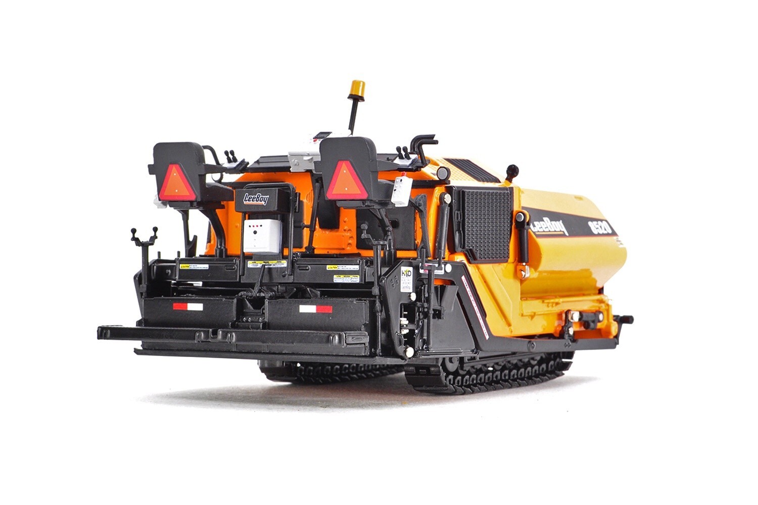 LeeBoy 8520 Asphalt Paver - Diecast Masters 1:32 Scale Diecast Model #41004 New