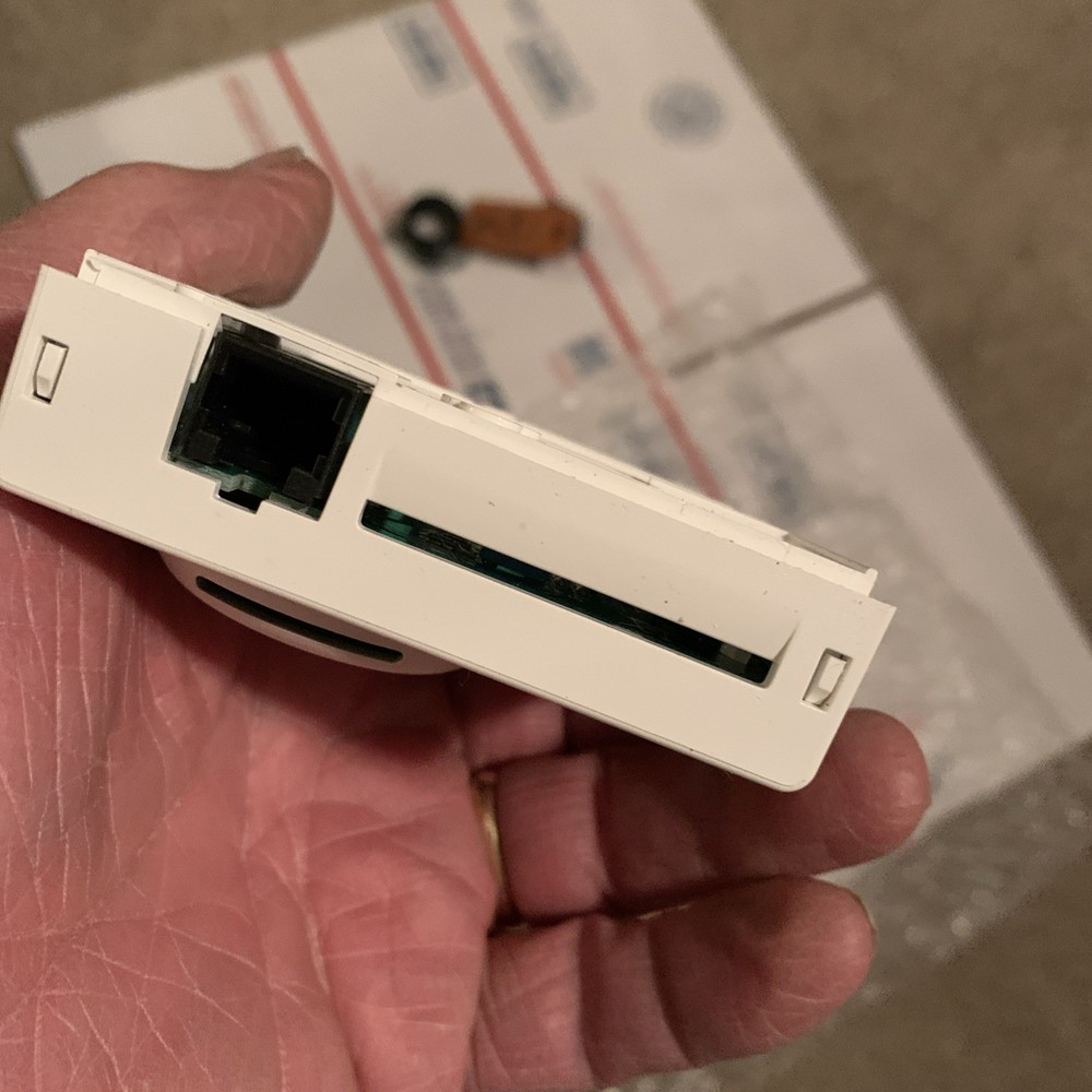 Johnson Controls HE-68N3-0N00WS Wall Mount Temperature Sensor ( NOS )
