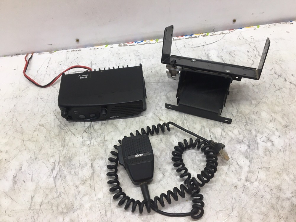 M/A-Com Panther 300M Powers on, UNTESTED See description