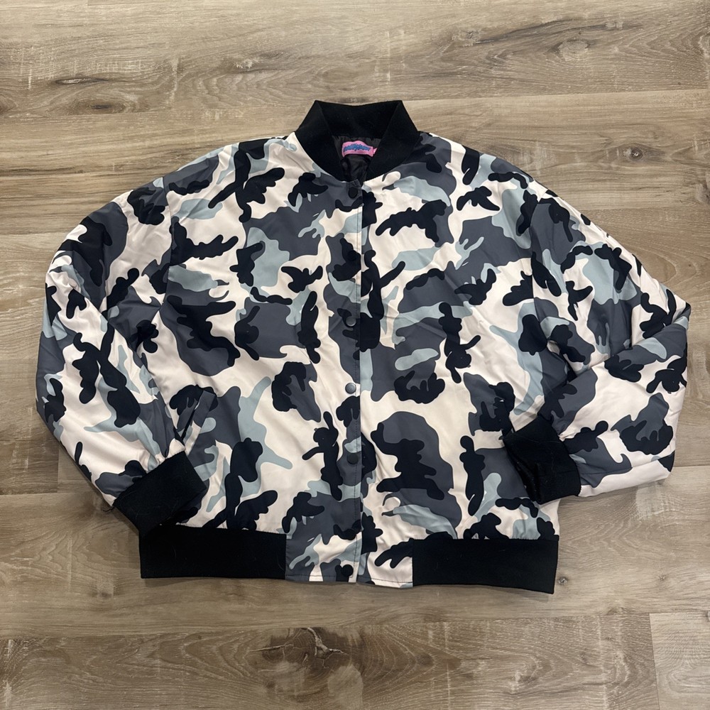 Edikted Camo Puffer Jacket Women's Small Snap Front Pockets