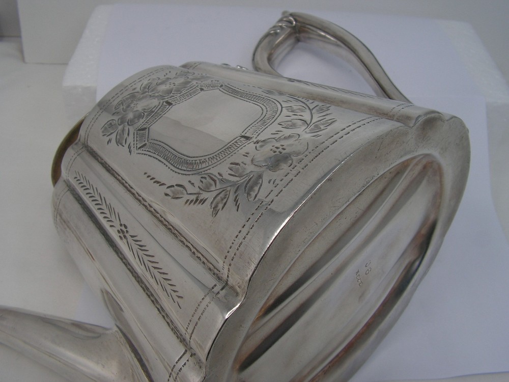 ANTIQUE DECORATIVE VICTORIAN SILVER PLATED TEAPOT