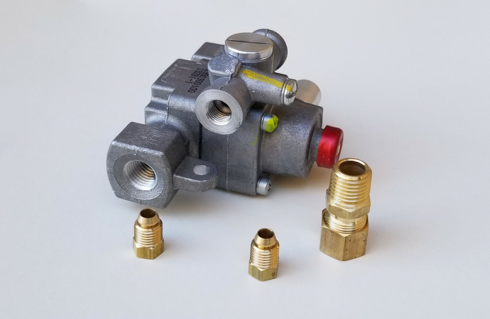 ROBERTSHAW GAS SAFETY VALVE, TSJ pilot inlet-out 3/16" Body in 1/4" (1720-005)