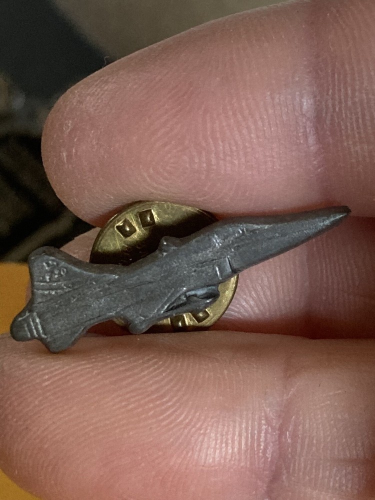 Pewter jet plane Lapel Pin EUC K535