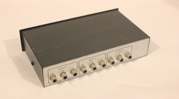 Comprehensive CVG-21RCA 2x1 High Resolution Audio/Video/Component Switcher