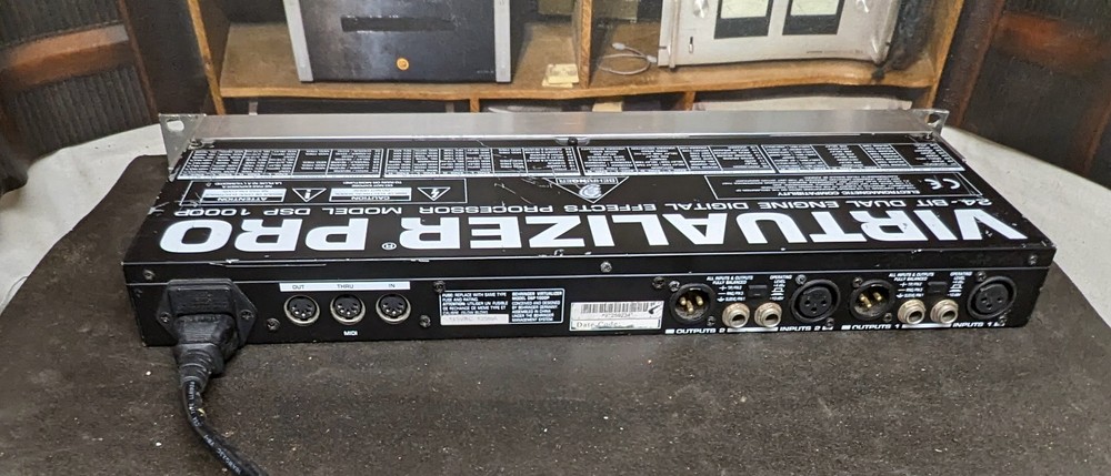 Behringer Virtualizer Pro DSP-1000P 24-bit dual engine digital effects processer