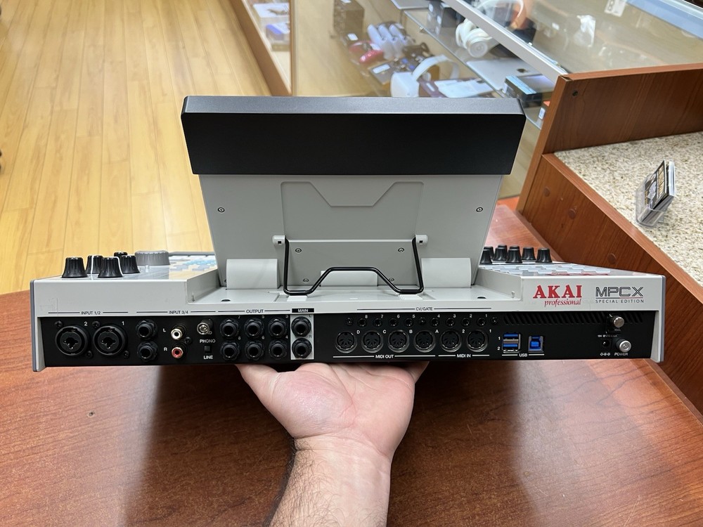 Akai Professional MPC X SE Standalone Sampler & Sequencer - MINT CONDITION
