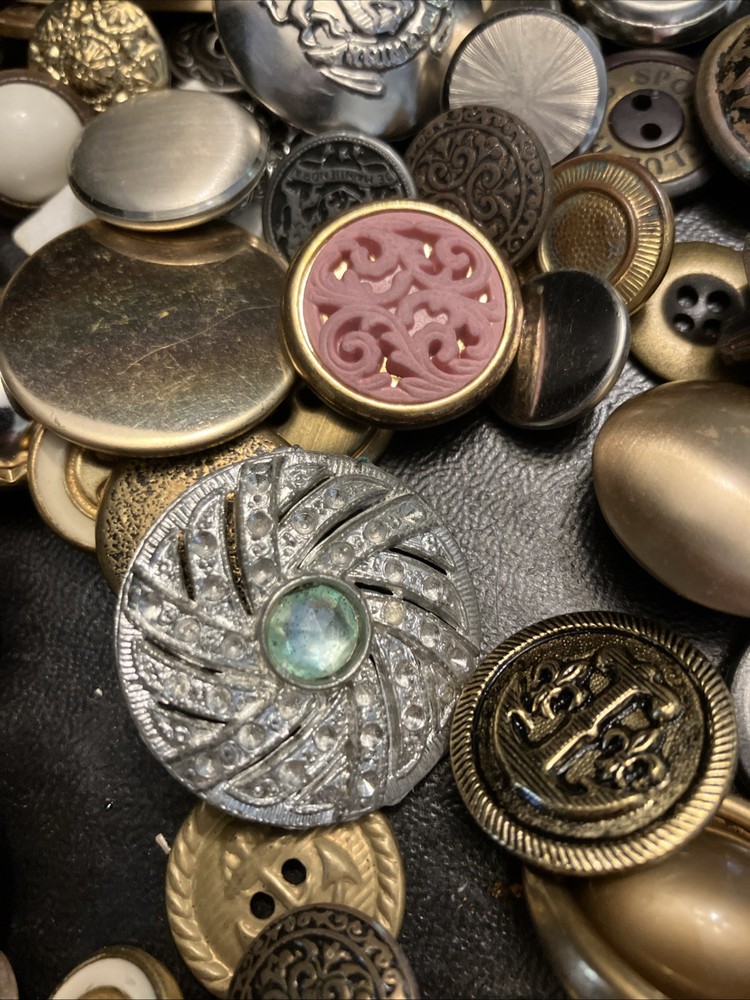 Buttons 100+ Most Metal Misc SB4