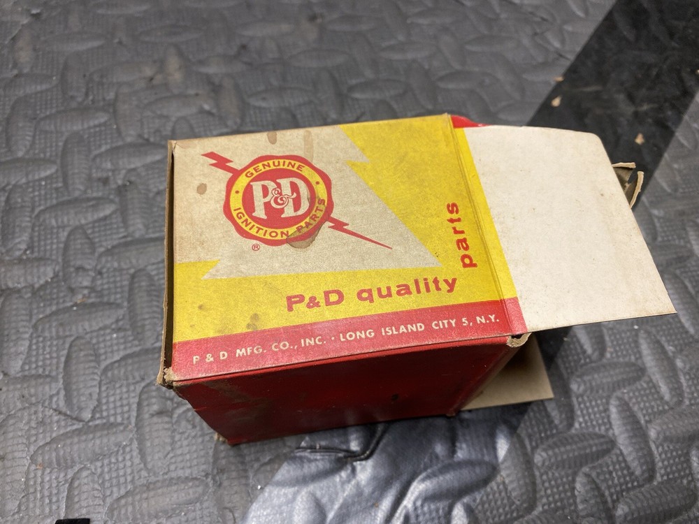 NOS P & D Bendix Distributor Cap AU-110