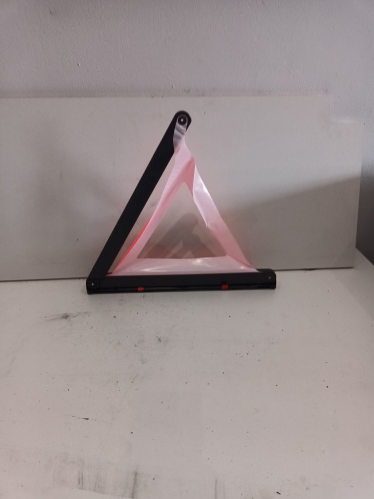 Audi A3 Se Technik Mpi 2004-2013 HAZARD WARNING TRIANGLE