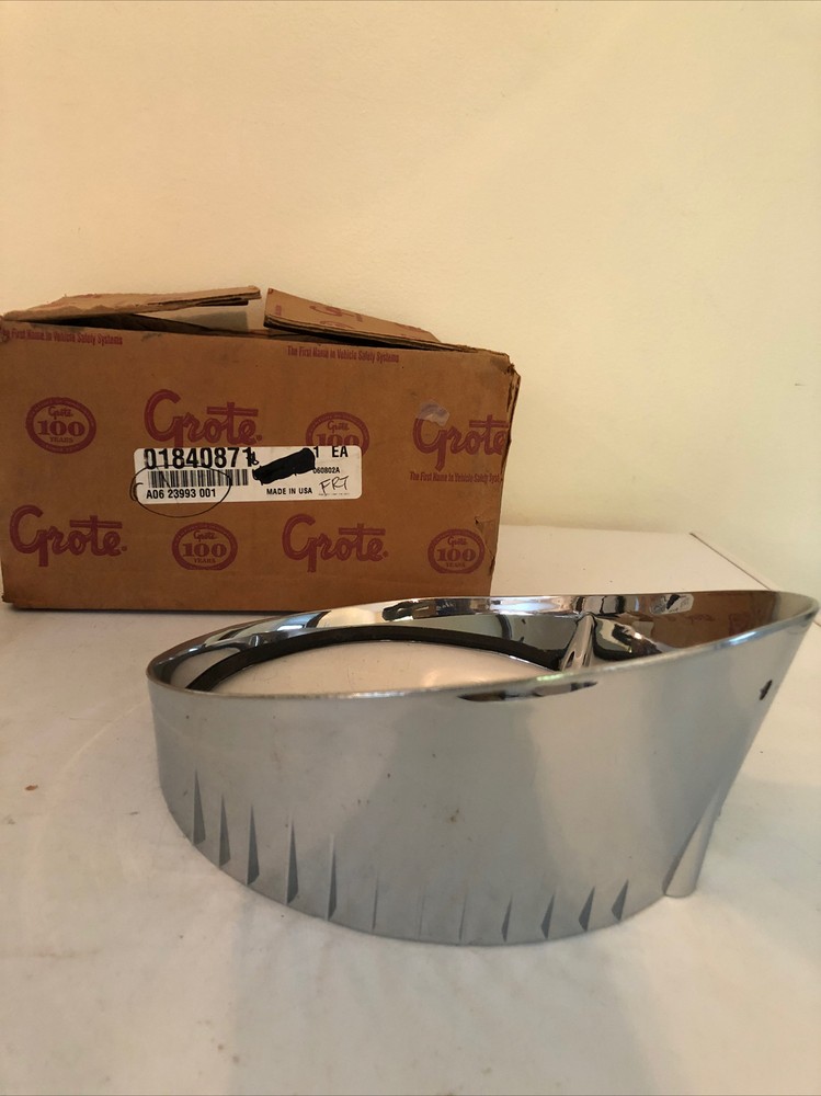 FREIGHTLINER RING - HEADLAMP TRIM,RH A06-23993-001 GROTE NEW