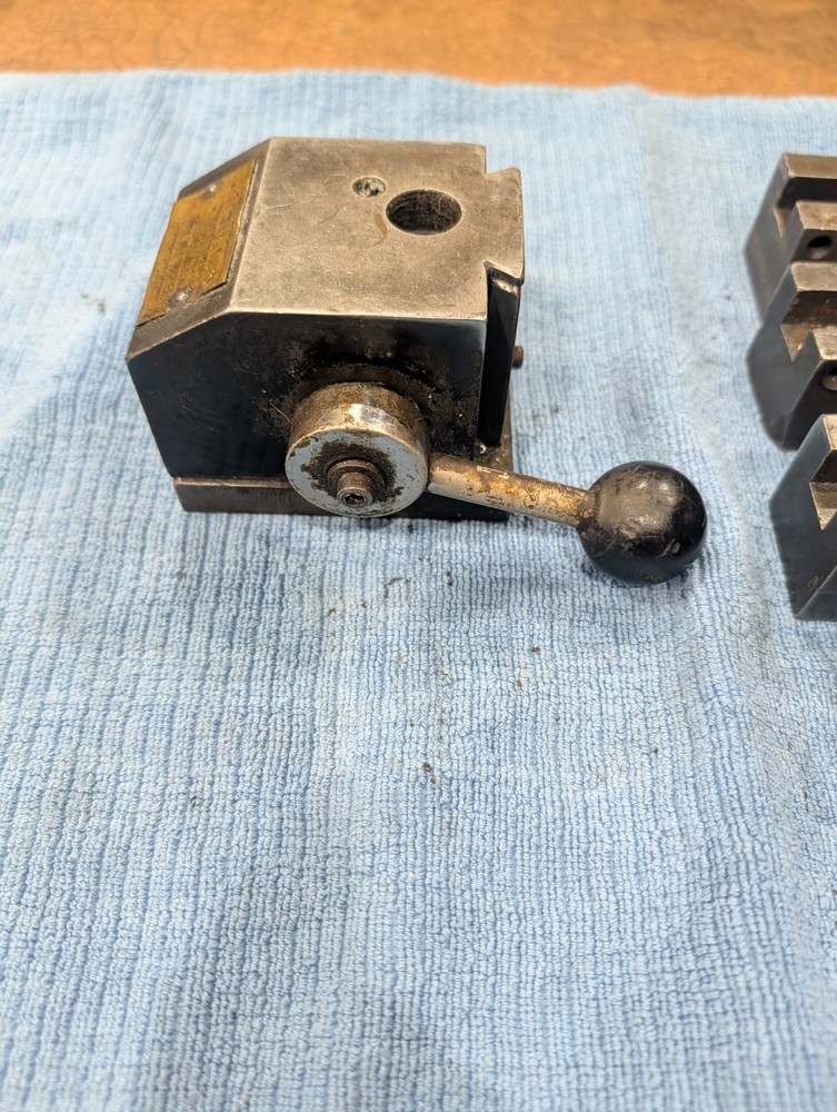 Kdk 100 Series Tool Post #101526 W/ 4 Quick Change Tool Holders - 101, 104