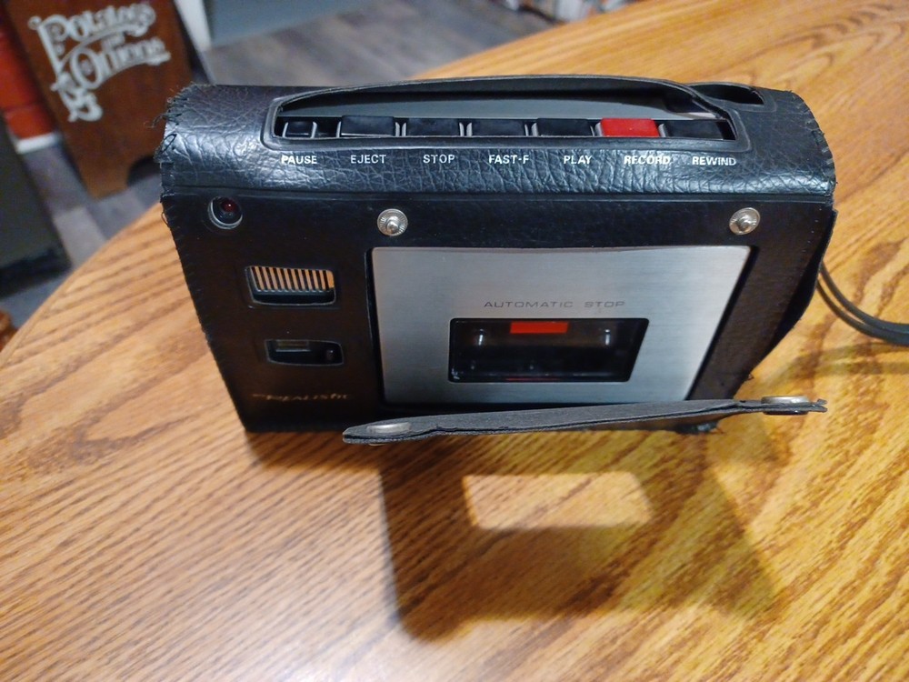 Realistic CTR-39 Portable Compact Cassette Tape Recorder Player & Case