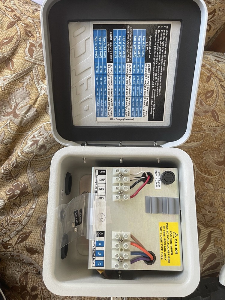 Pelco WCS1-4 Master Camera Power Supply