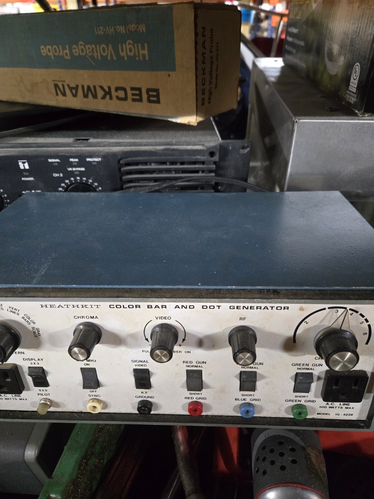 Heathkit Color Bar & Dot Generator. Model IG-5228