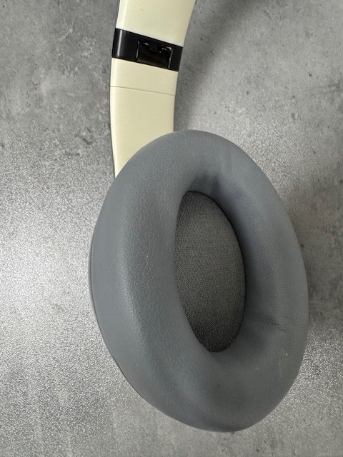 Beats Studio Pro Wireless Bluetooth Over-Ear Headphones Sand Gray ME2F4LL/A