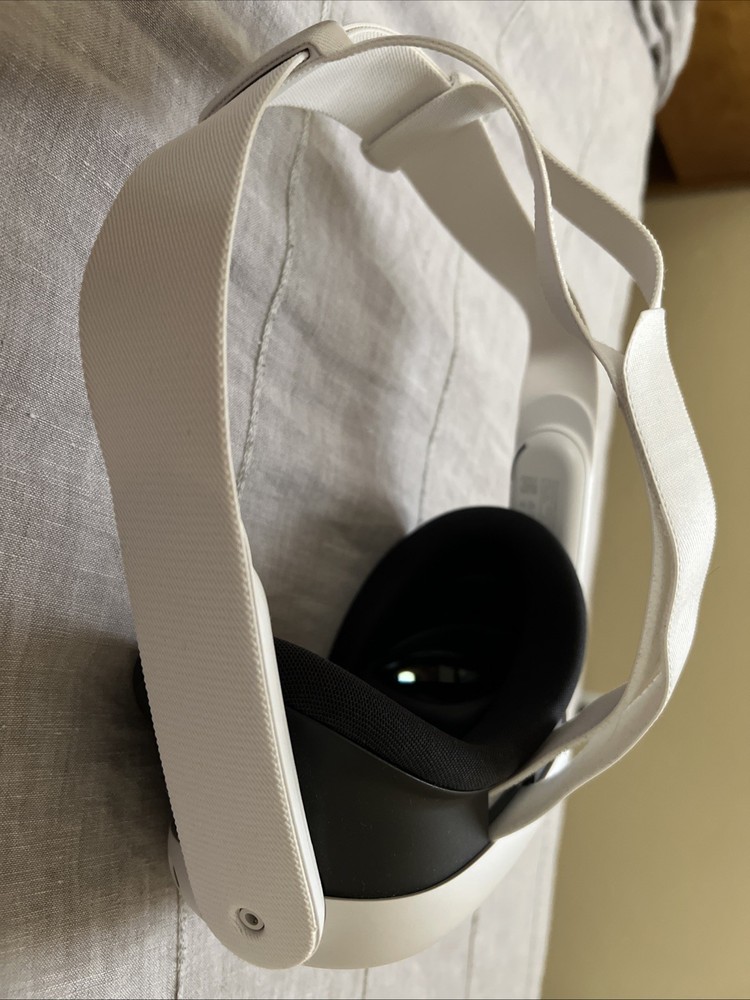 Oculus Quest 3 VR Headset 512GB with Controllers