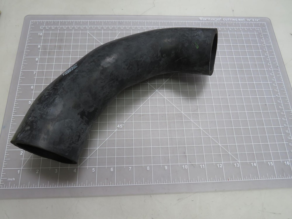 7228302 HOSE AIR INTAKE KT207