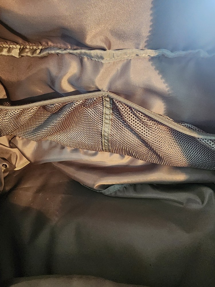 Lululemon Duffel Bag 29L Khaki Green Pre-Owned **NOTE
