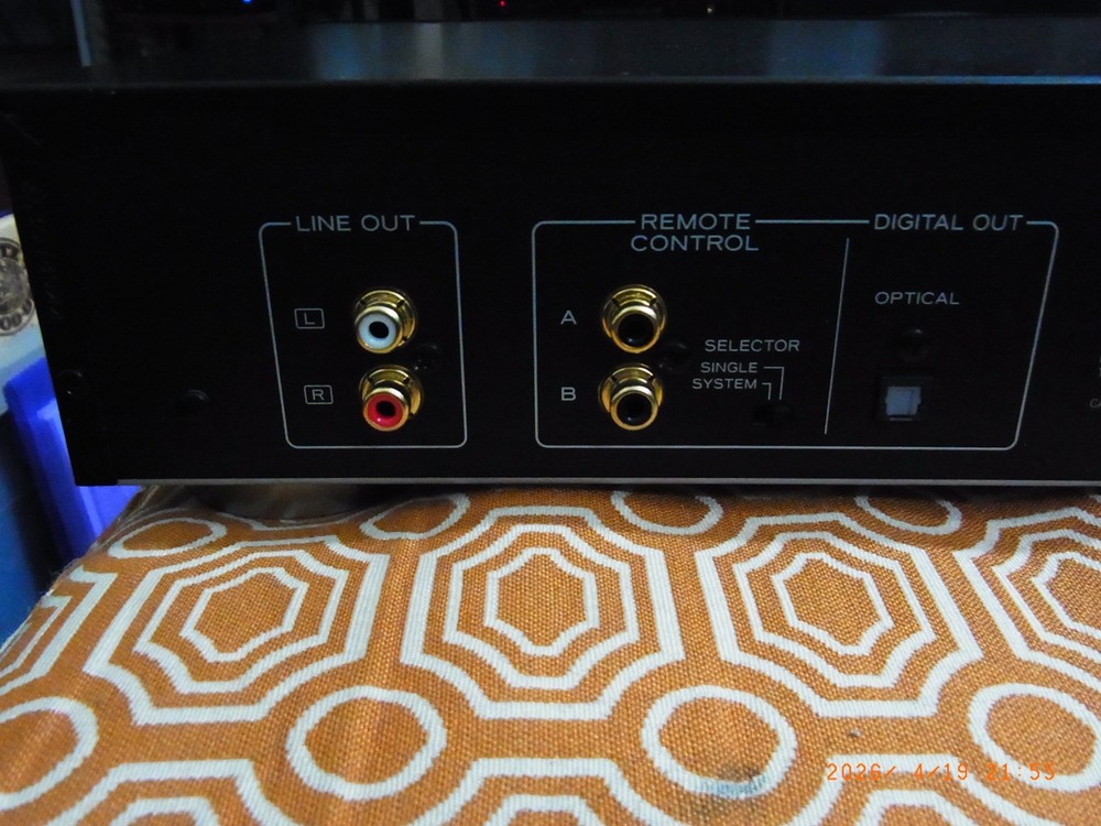 TEAC CD-P650 CD Player with USB Digital Interface Recording/Playback