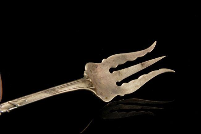 OLD VICTORIAN STERLING OYSTER FORK A38506