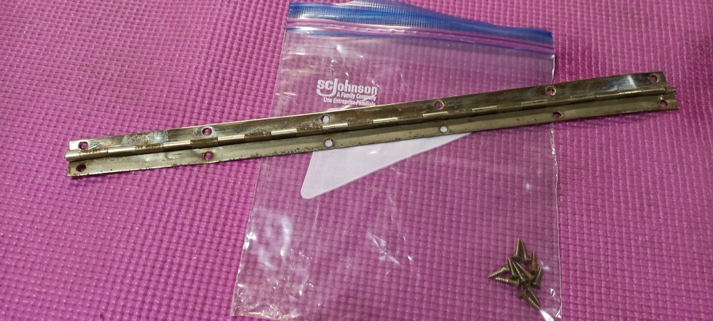 VV 110 Victrola Lid Hinge