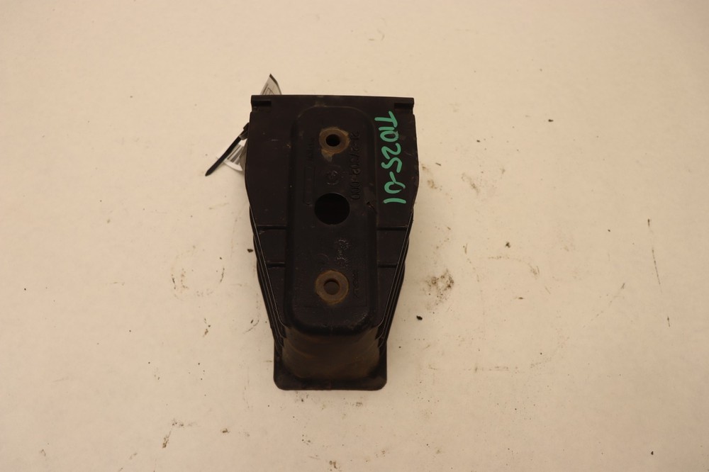 2008-2017 FREIGHTLINER CASCADIA 125 FRONT BUMPER MOUNT SUPPORT BRACKET OEM