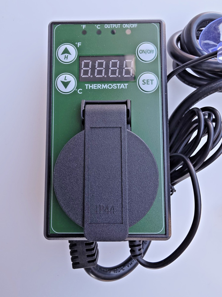 Digital Temperature Controller Thermostat w/ Probe Plug Outlet IP44, NEW