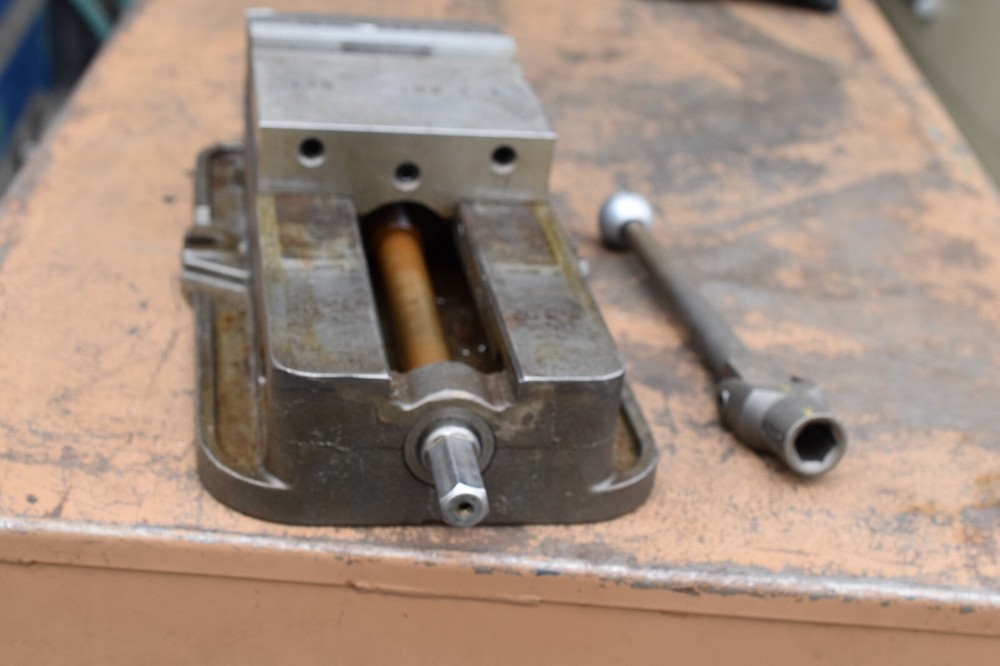 KURT D675 6" Milling Machine Vise