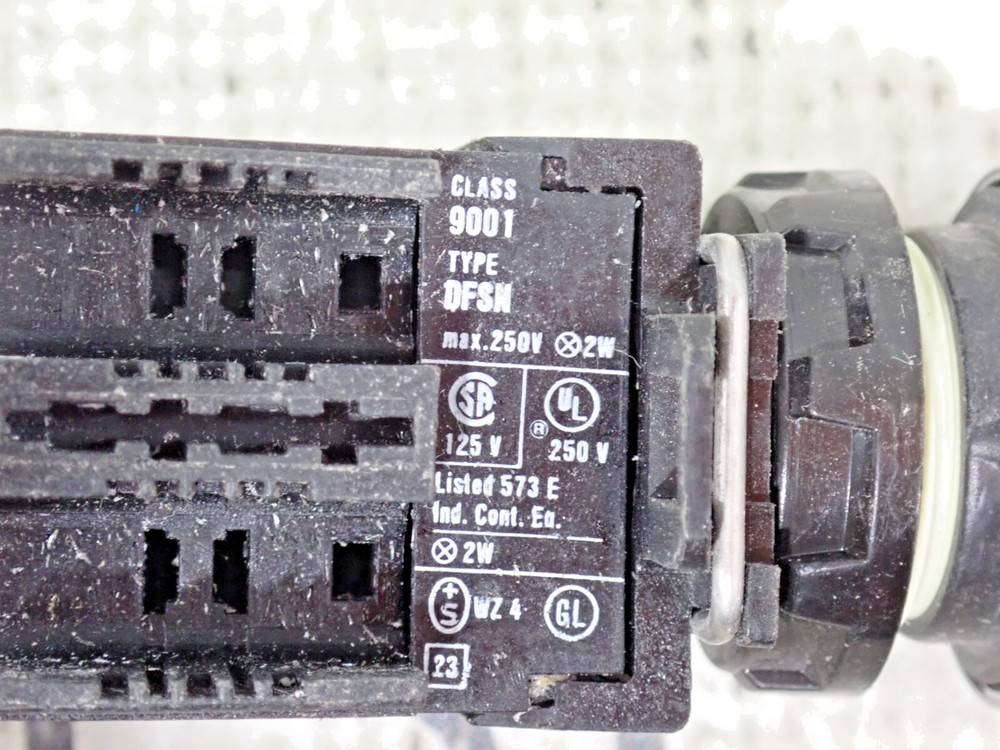 Square D 9001 DFSN Green Illuminated Pilot Light Module