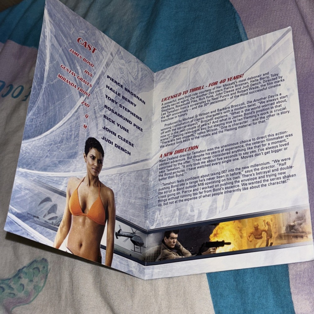 Die another day 007 Booklet DVD prop