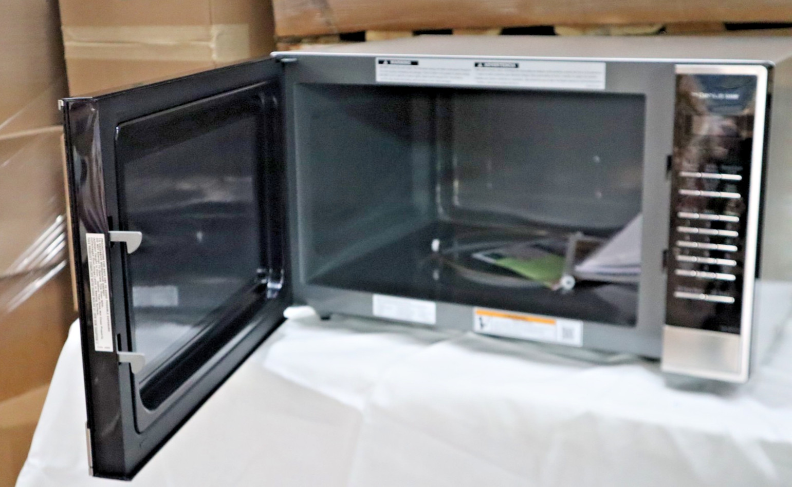 Panasonic ''2.2 cu ft'' Microwave Oven With Inverter Technology (NN-SN975S)