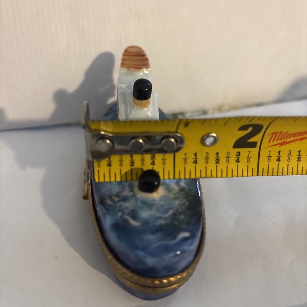 TITANIC SINKING W/LIFE BUOY