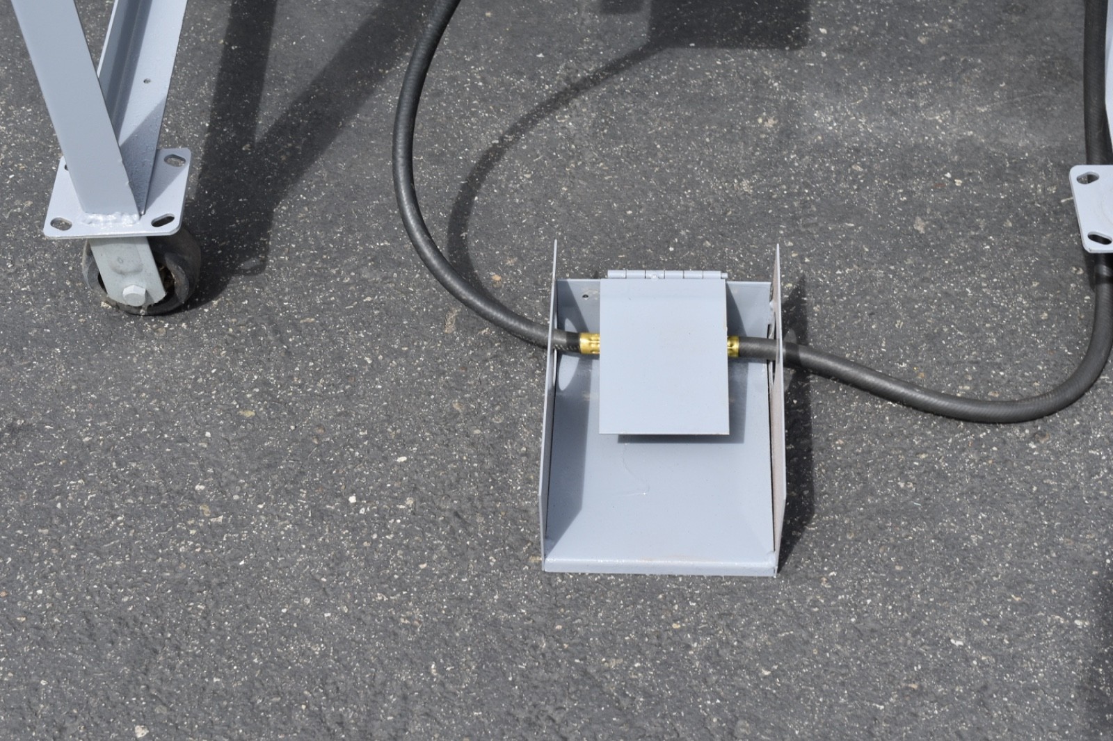 Trinco 36 BP sand blast cabinet with dust collector