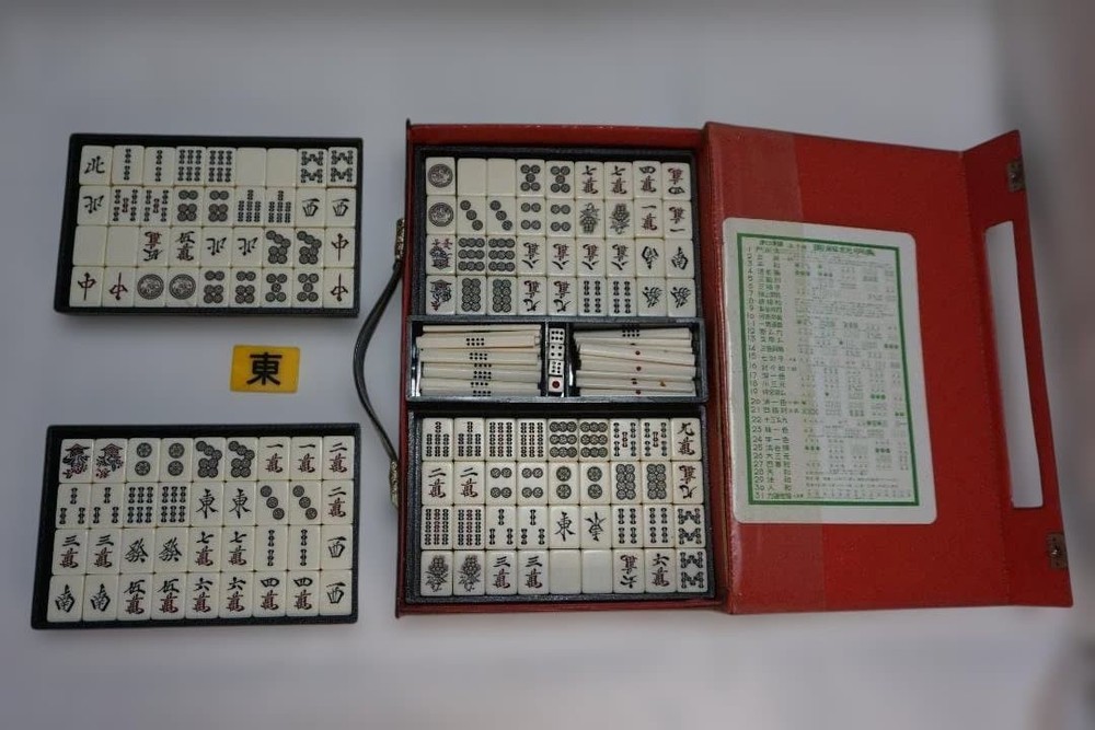mahjong set traditional design