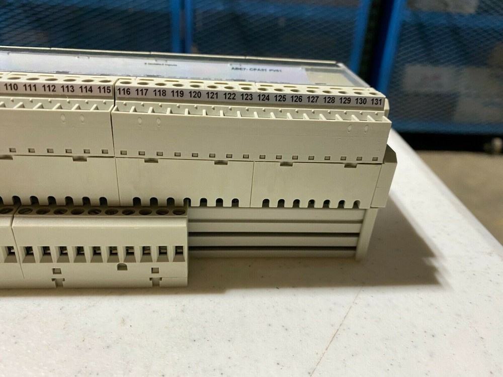 Schneider ABE7-CPA31 PV01 Analog Input Module 8 Isolated Inputs 24VDC w/Cable