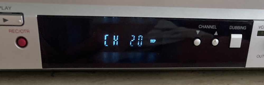 Sharp DV-RW550U DVD Recorder VHS VCR Combo Recorder Powers On Untested