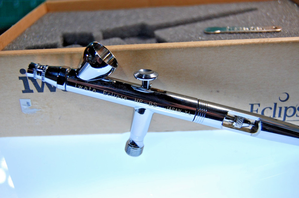 Iwata HP-BS Eclipse Airbrush - Small Gravity Feed + Air Hose - Silver