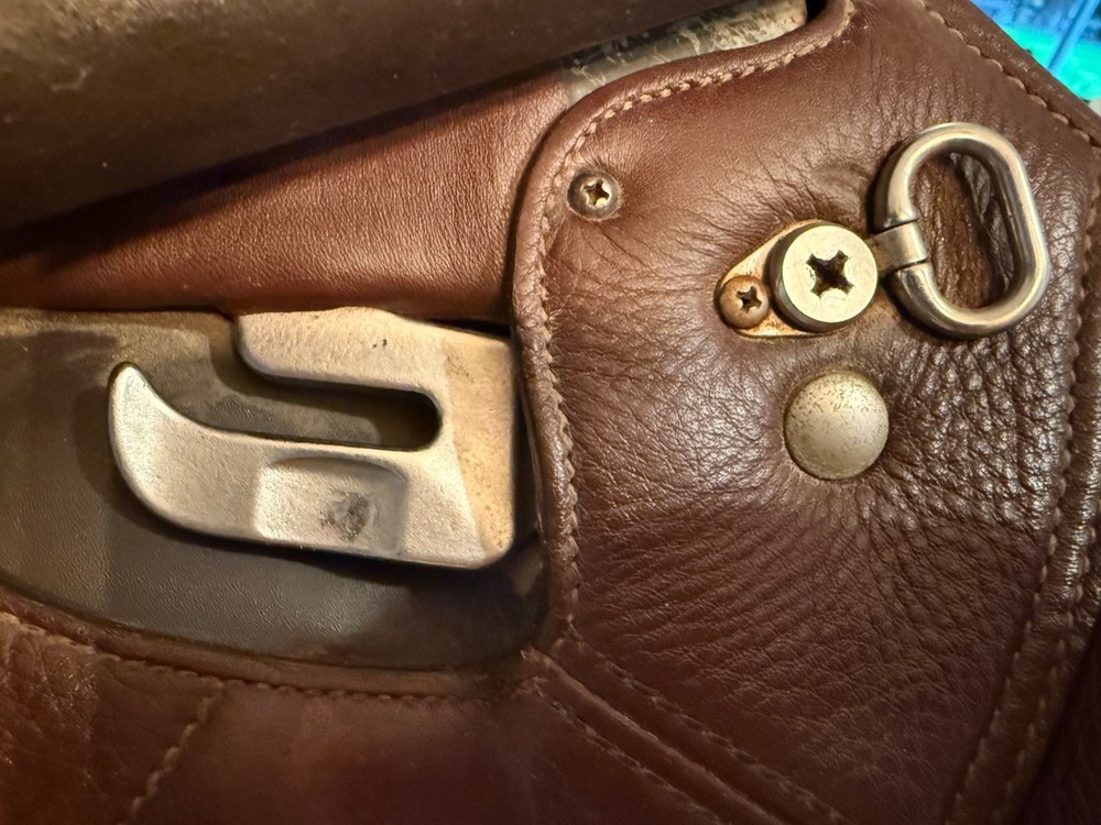 Bates elevation jumping saddle