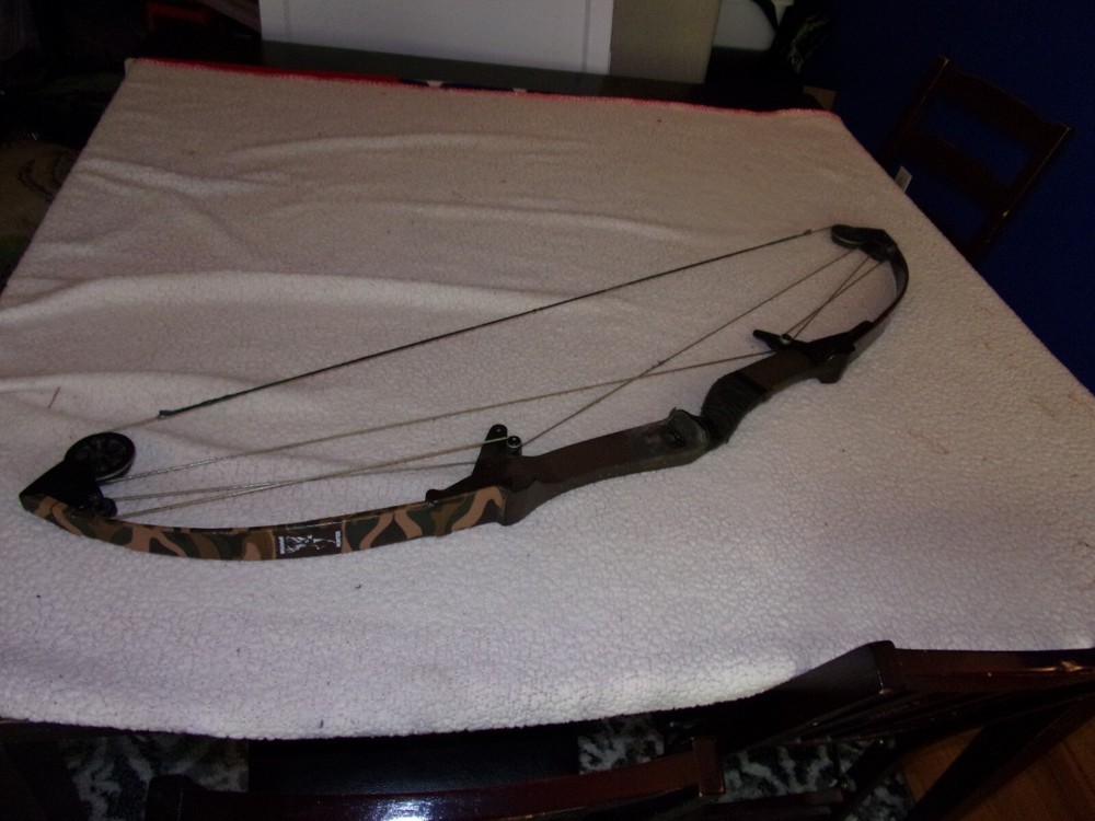 Vintage Bear Whitetail Hunter Compound Bow