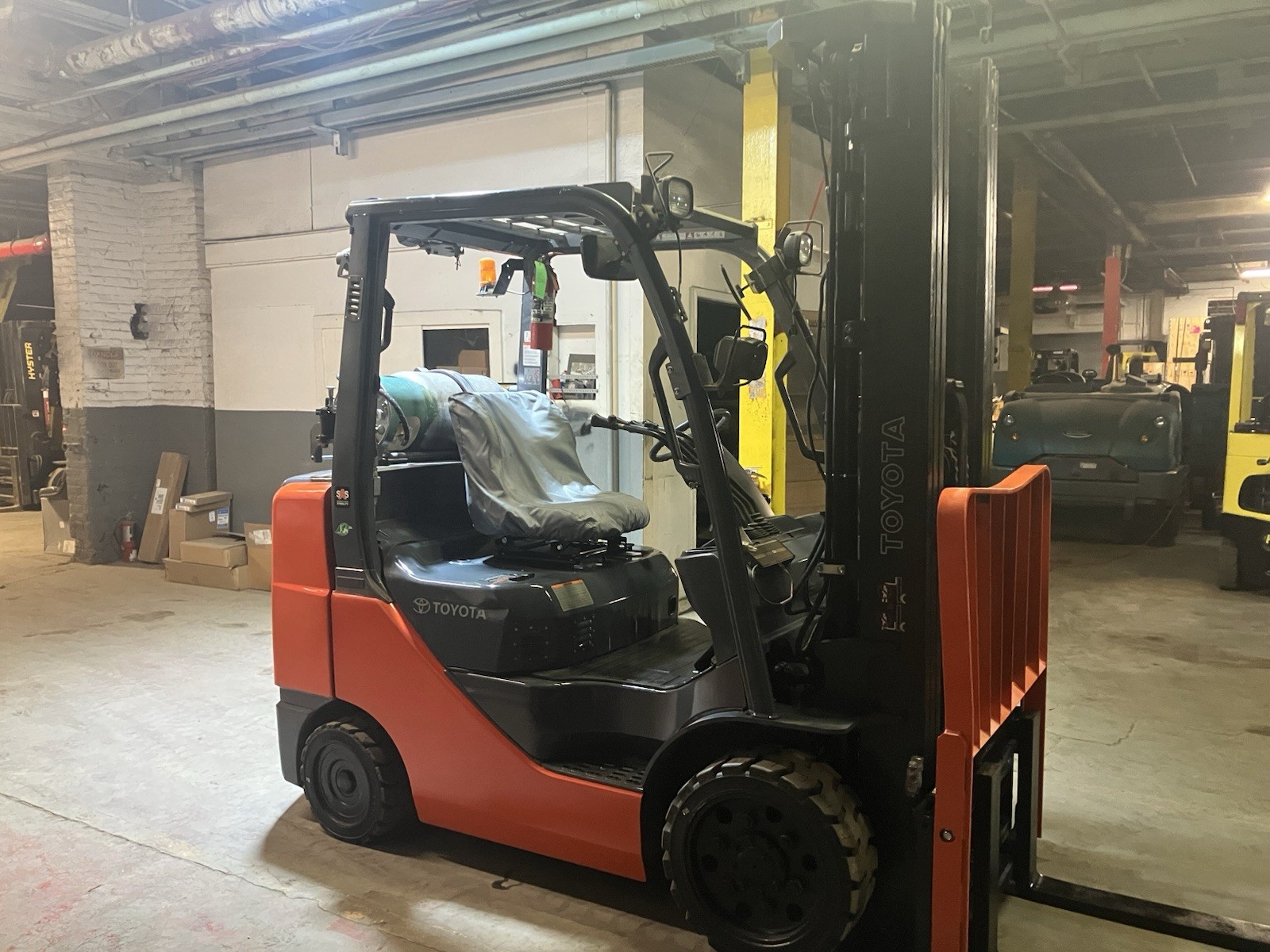 2020 Toyota 6000 LB Forklift With Side Shift and Triple mast