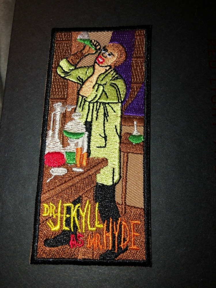 DRACULA UNIVERSAL MONSTER AURORA MODELS PATCH Embroidered IRON ON