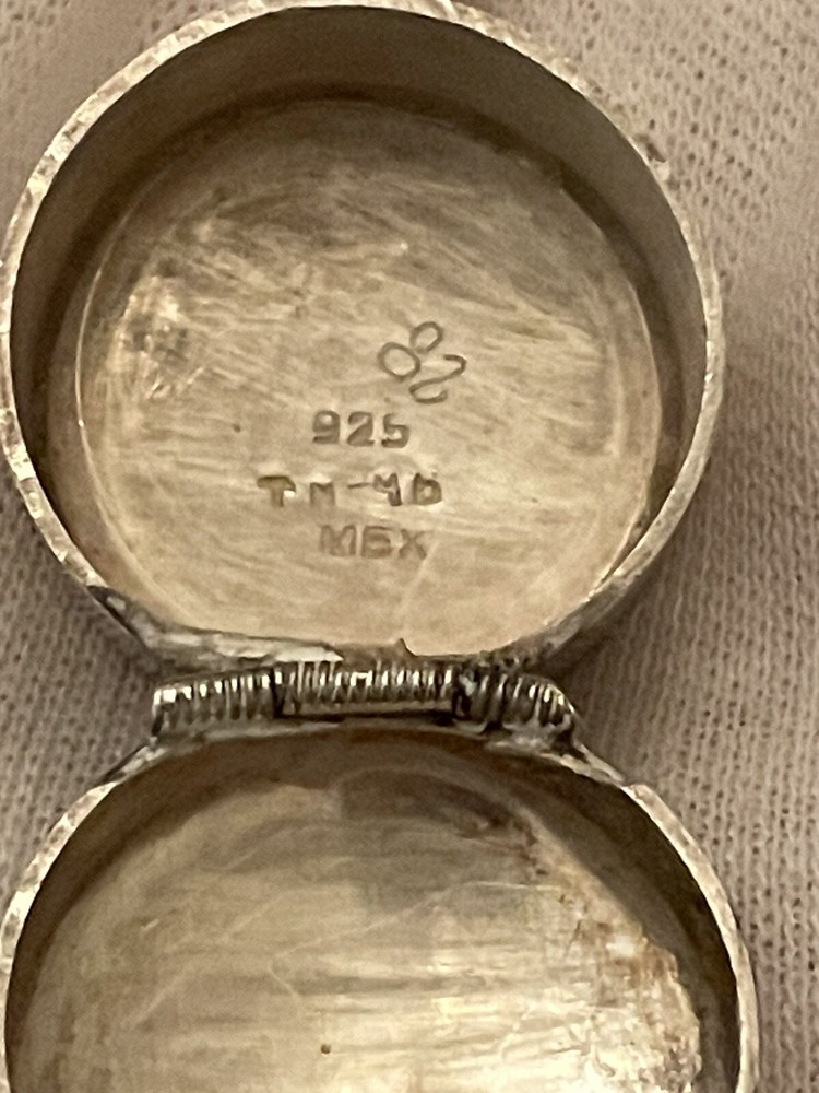 BEAUTIFUL SOLID VINTAGE STERLING SILVER PILL BOX 927 ANTIQUE