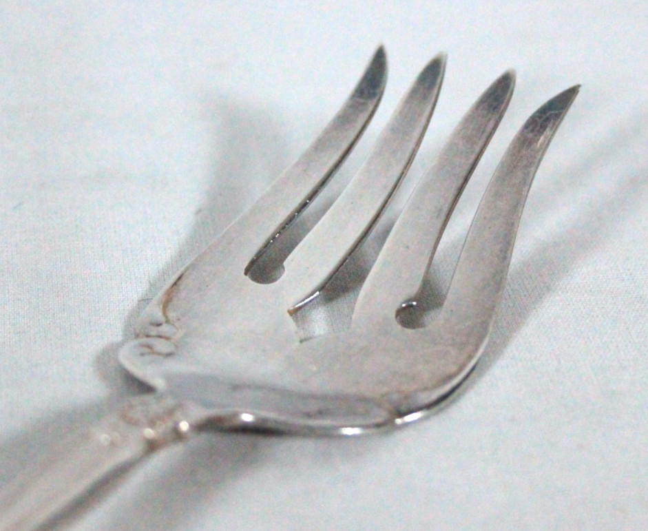 1965 SOLID SERVING FORK SILVER ARTISTRY (SILVERPLATE)BY ONEIDA SILVER 7.25" LONG